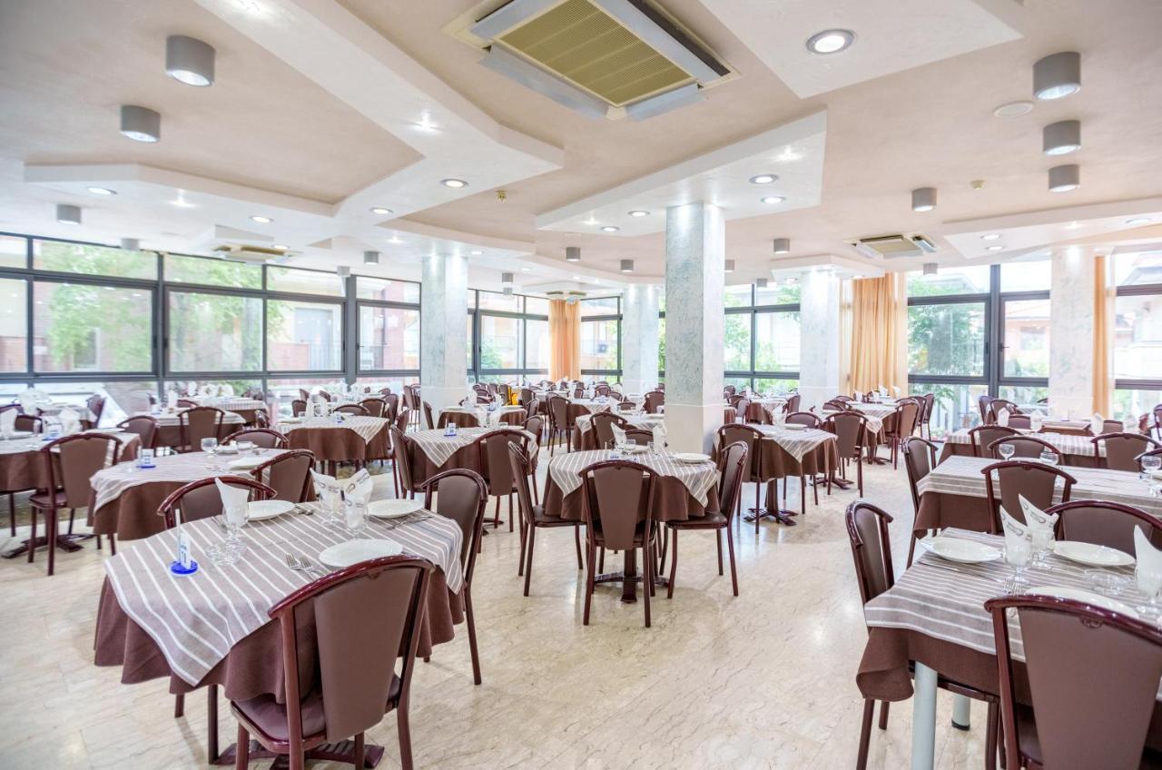 Hotel Astor Alba Adriatica Exterior photo