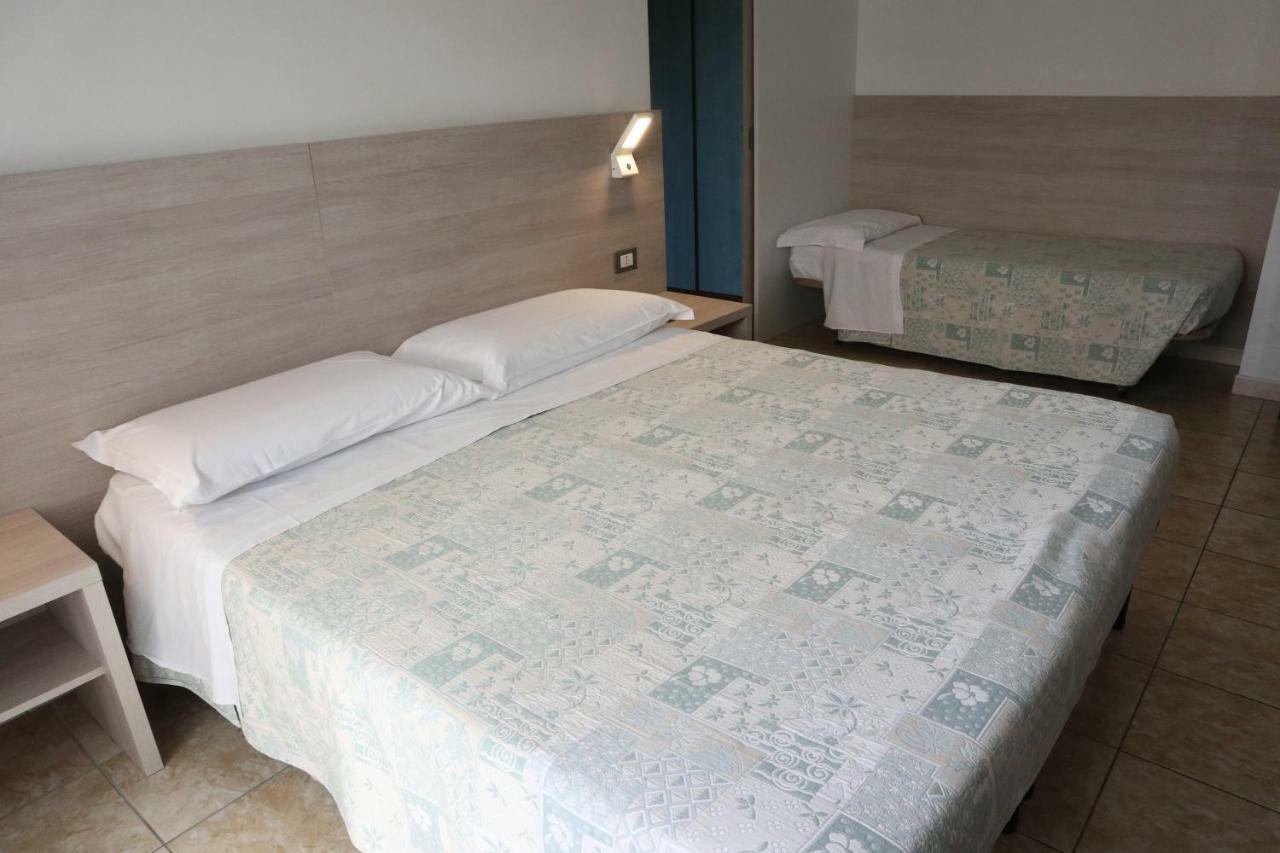 Hotel Astor Alba Adriatica Exterior photo